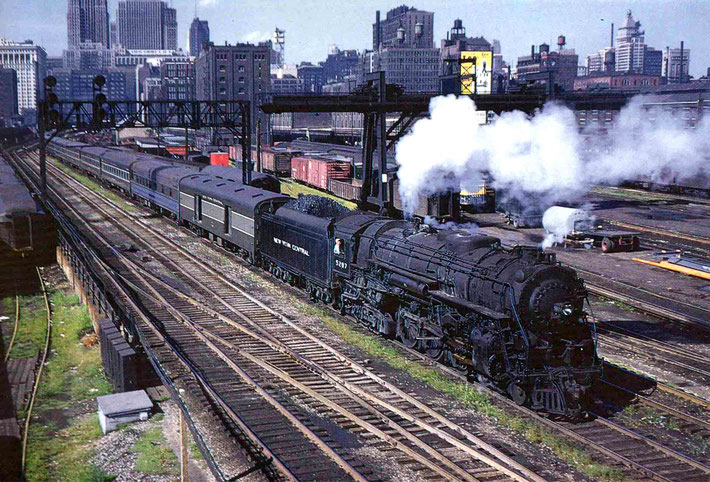 1930s : Train leaving La Salle Station, Chicago. Image courtesy of Larry Karrasch.