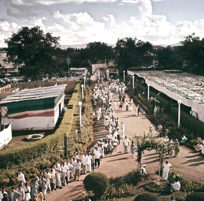 Local arriving at Guruprasad