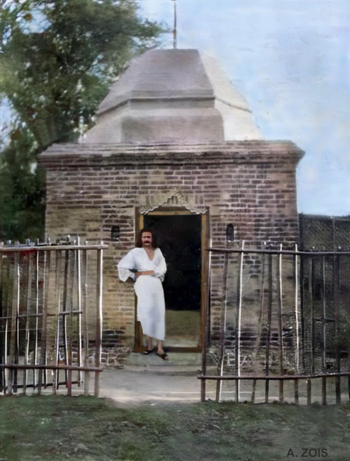 84.  1928 - Meher Baba in Toka, India.
