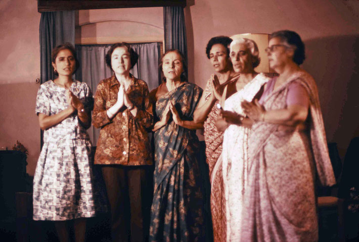 The women singing arti in India. Photo courtesy of Glenn & Laurel Magrini.