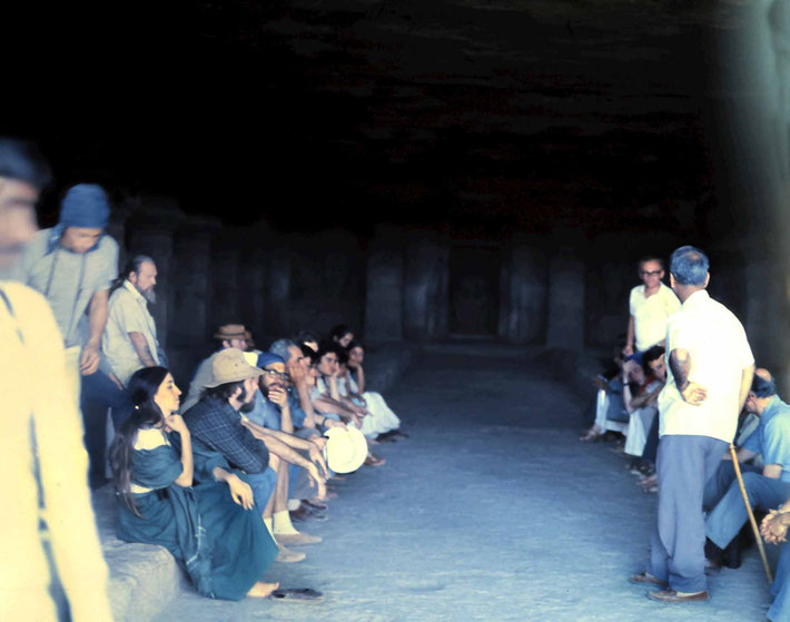 1975 : Eruch standing with stick. Sher DiMaggio Zois sitting on the left nearest to camera