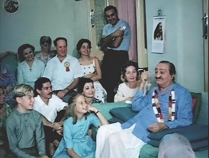 1962 : Top - Anne Kohanow, Filis, Darwin Shaw, Selma Hassen, & Aneece Hassen. Lower - Charles & Wendy Hayes, Tom Riley, Bili Eaton & Jane Hayes next to Baba. Image enhanced by Anthony Zois. 