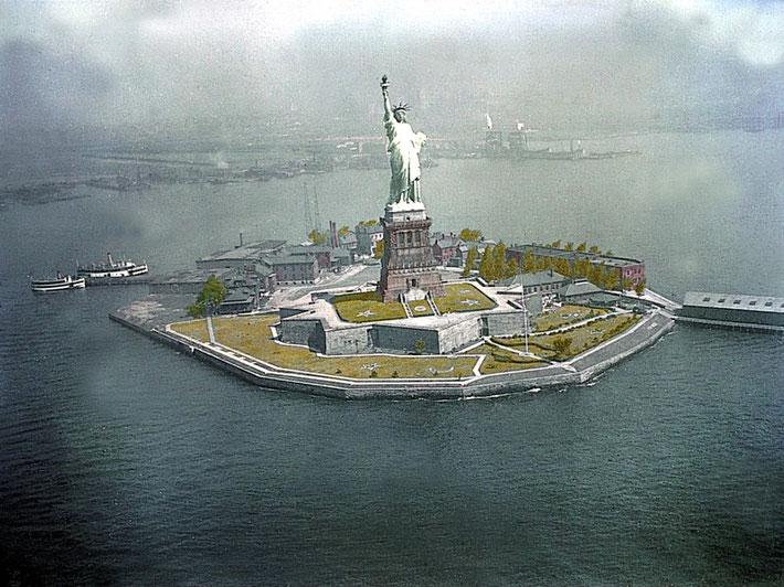 The Statue of Liberty 1930, one year prior to Meher Baba's visit to New York - Claimed to be the 1st colour photo in America