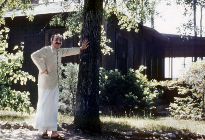 1952 : Meher Baba standing outside the Guesthouse at the Meher Center. This photo was taken prior to the car accident which occurred soon afterwards.