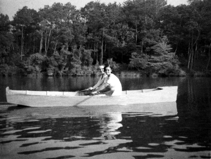 1952 : Kitty Davy with Dr. Goher Irani boating at the Center's lake.