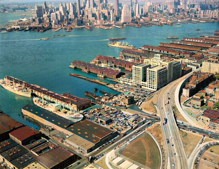 1956 : Pier 4 with 2 ships moored showing the old building.