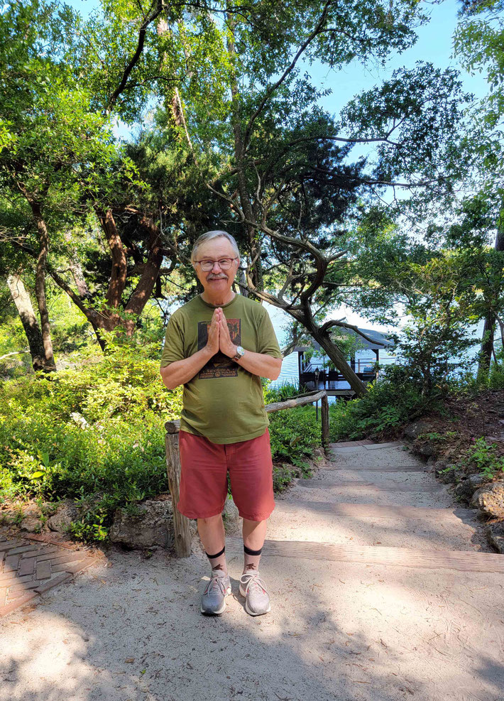 2022 : Richard on the Meher Center, Myrtle Beach, Sth. Carolina. Photo taken by Anthony Zois.