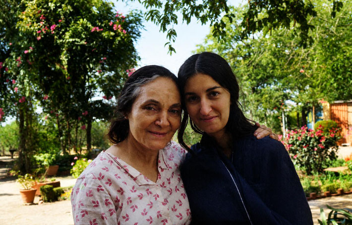 1975 Meherazad : Mehera with Sher DiMaggio Zois