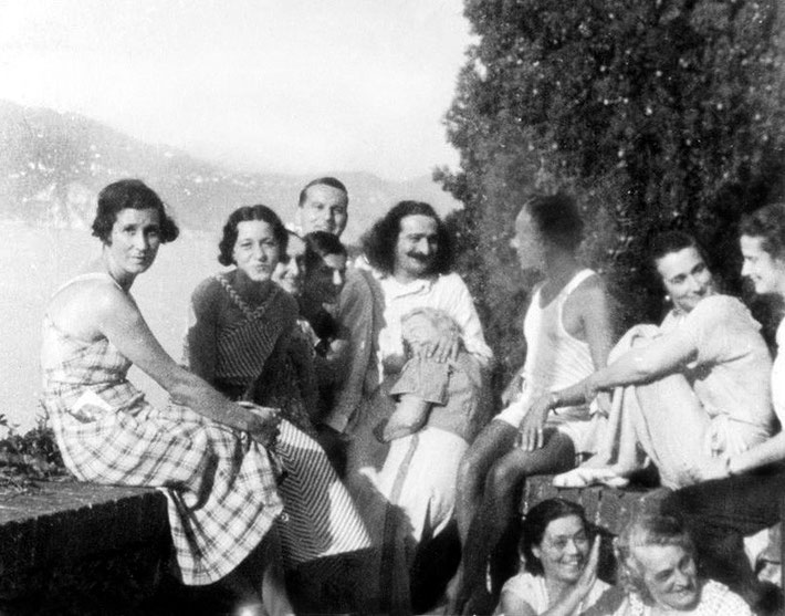 MSI Collection : Portofino, Italy - Mabel is seated on the ground - dark hair