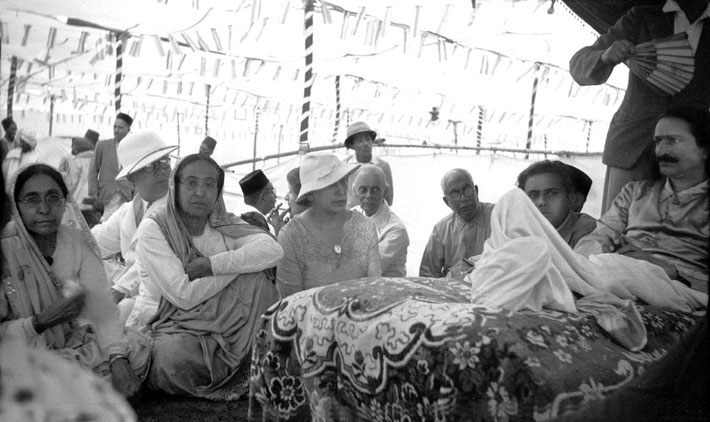 MSI Collection ; Nasik, India 1937 - Nadine wearing white hat