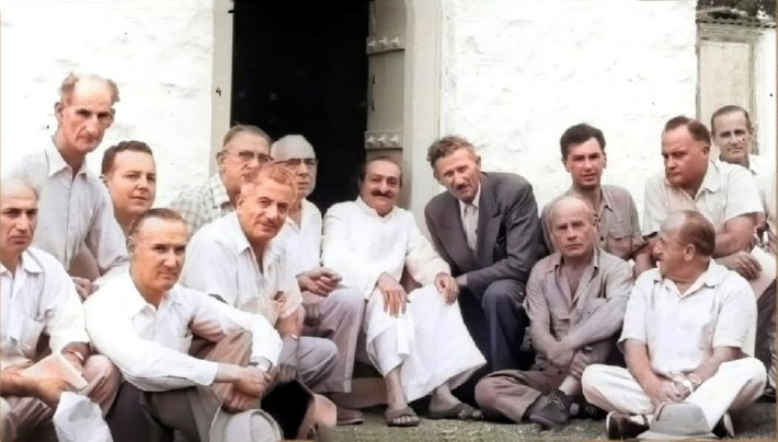 Trimmed & colourized image by Nagendra Gandhi.