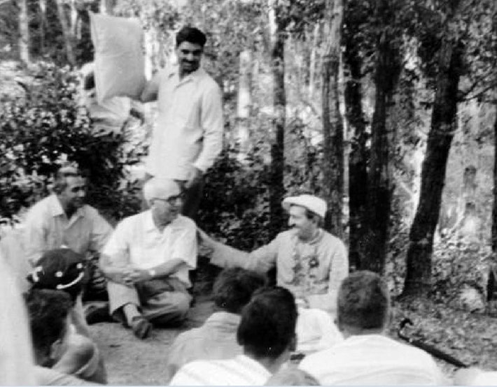 1956 ; Baba wearing Ben Hayman's cap