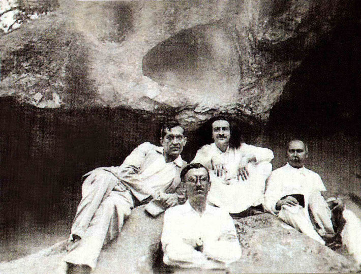 ( L-R ) Raosaheb, Chanji, Meher Baba, Gustadji. Courtesy of Glow Int. magazine - Fall 2017 p.7