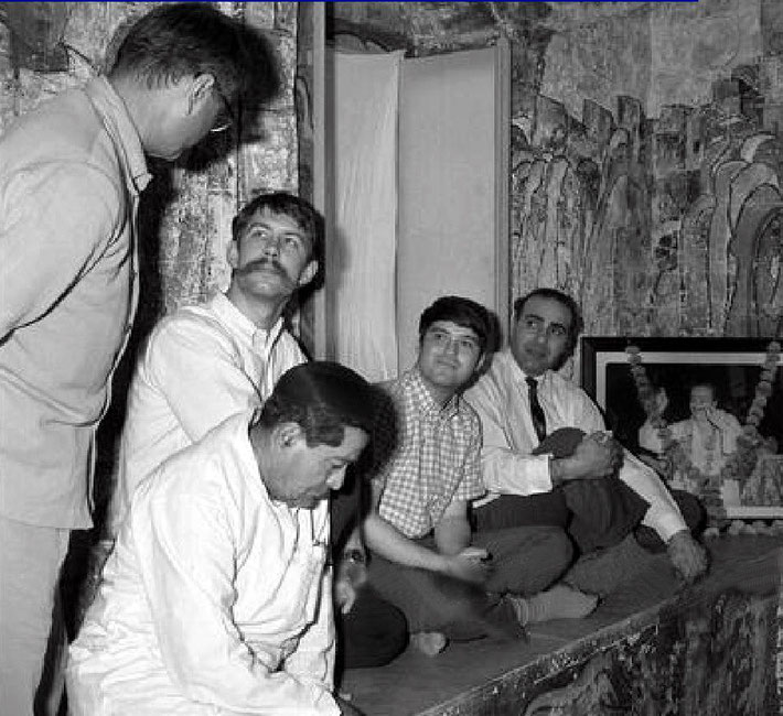 February 1969 - ( L-R ) Eruch Jessawala, Jal Irani, Rick Chapman, Allan and Aneece Hassen inside Baba's tomb.