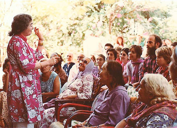1981 - Meherazad, India. Ursula seated watching Mani gesturing. Image courtesy of Susan White, her brother Win Coates took the photo.