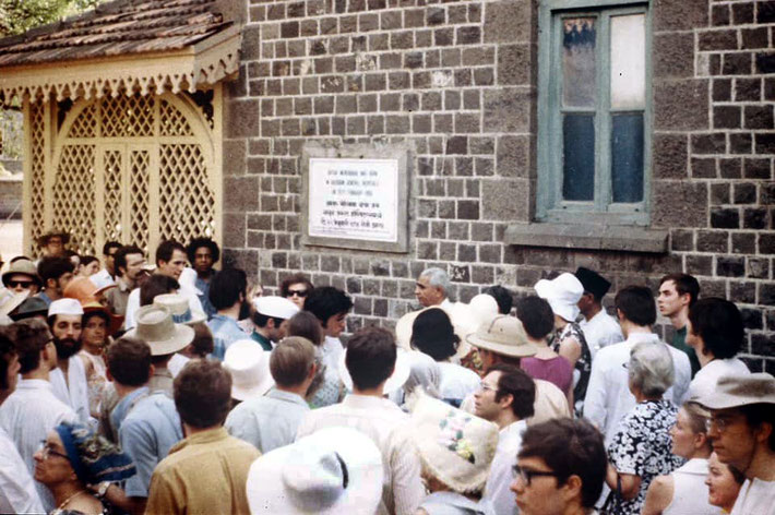 Ursula Reinhart's photo of one of the 1969 Great Darshan groups.