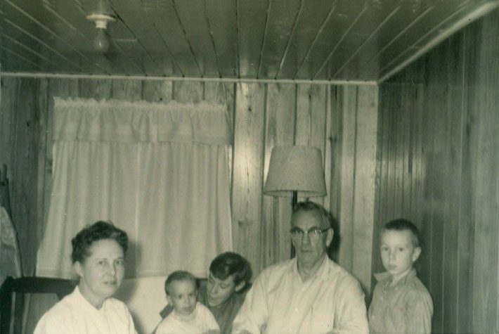 Frank with Sadie Hegg & his children ; L-R John, Frank Jrn 111, & George