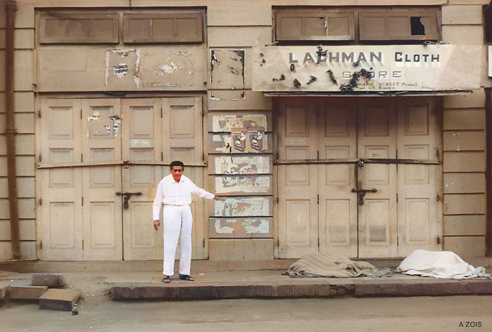 Mid-1970s : Meher Baba's brother Jal Irani pointing to where the Satchapir St Toddy Shop was located. Photographed by John Connor & rendered by Anthony Zois. Click on the images below to enlarge them.
