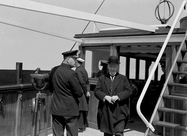 Baloeran-1930s-Bridge- Capt. Dubois & owner Willem Ruys