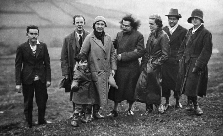 1932 : East Challacombe, Devon, England. Minta is holding Baba's arm, wearing a leather coat.