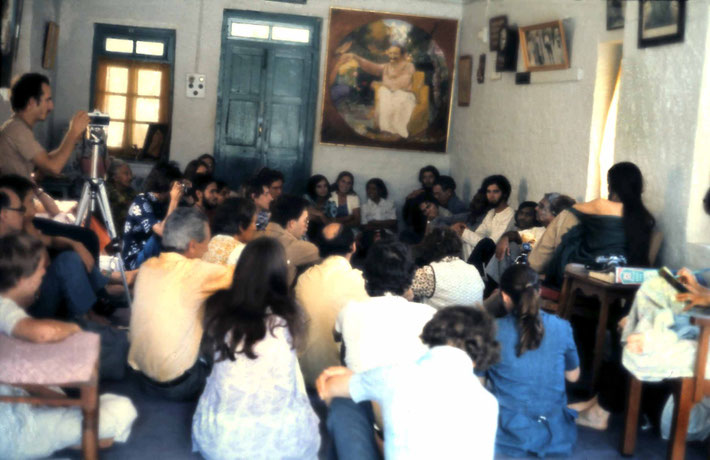 January 1975 ; Eruch giving a talk. Photo taken by Anthony Zois