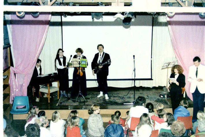 1988 : ( L-R ) Paul Wyld, Raine Eastman-Gannett, Lorraine Brown & George McGahey also with Kris Wyld & John Borthwick far right at the Avatar's Abode Anniversary