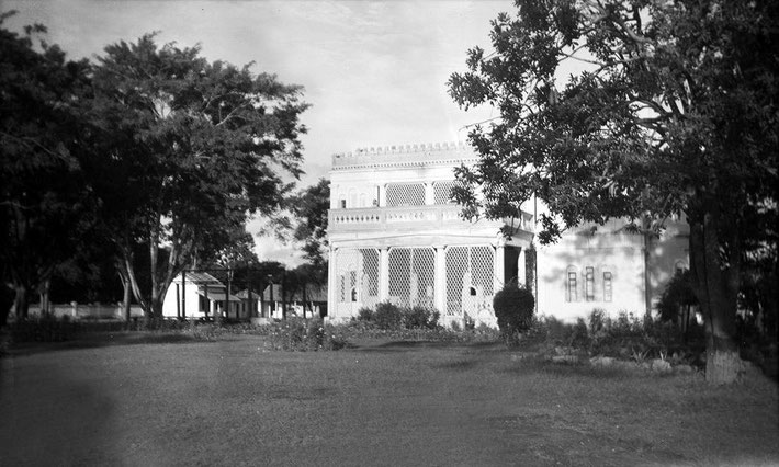 Links Bungalow 1939-40 ; photo taken by Rano Gayley