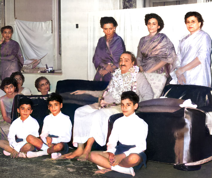  Monday morning, 16 May 1960, Guruprasad, Poona, India. Standing behind Baba are ( L-R ) Arnavaz, Roda & Nargiz. Seated : Sarosh, Falu & Meherwan. Courtesy of Gift of God book. Image rendition by Anthony Zois.