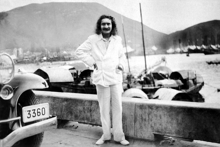 June 1932 ; Meher Baba beside Xuanwu Lake, Nanjing, China. Original full image.