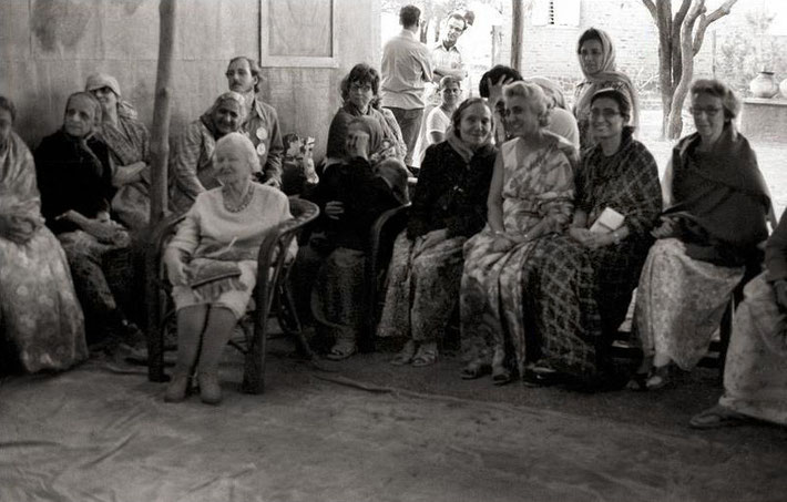 Jan.1976, U.Meherabad, India - Elizabeth seated ; Courtesy of MN Collection