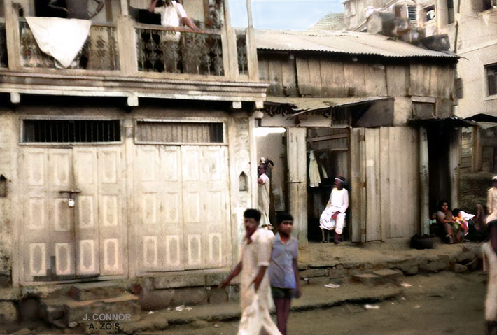 1976 : Kasba Peth bhajan room in Poona. Original B/W image taken by John Connor. Image rendered by Anthony Zois.
