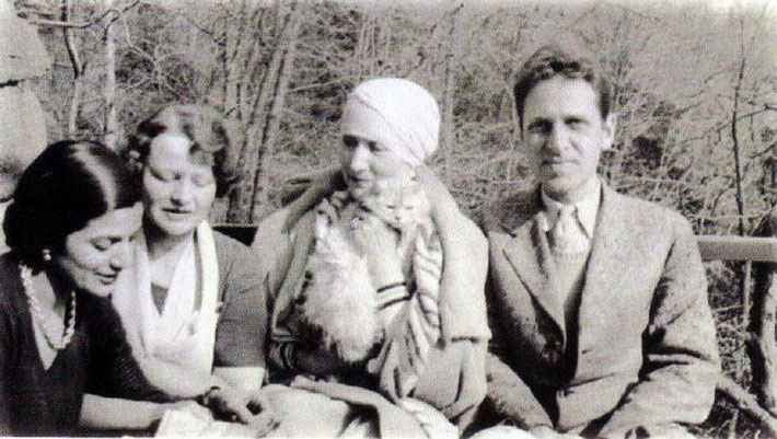 1931 - Croton, NY : ( L-R ) Anita de Caro, Elizabeth Patterso, Norina and Malcolm Schloss.