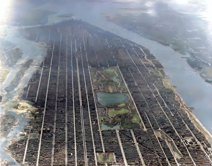 1931 : Aerial view of New York. Image colourized by Anthony Zois.