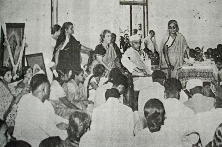 Margaret Cousins with Nehru and Dr Muthulakshmi Reddy in the late 1930s