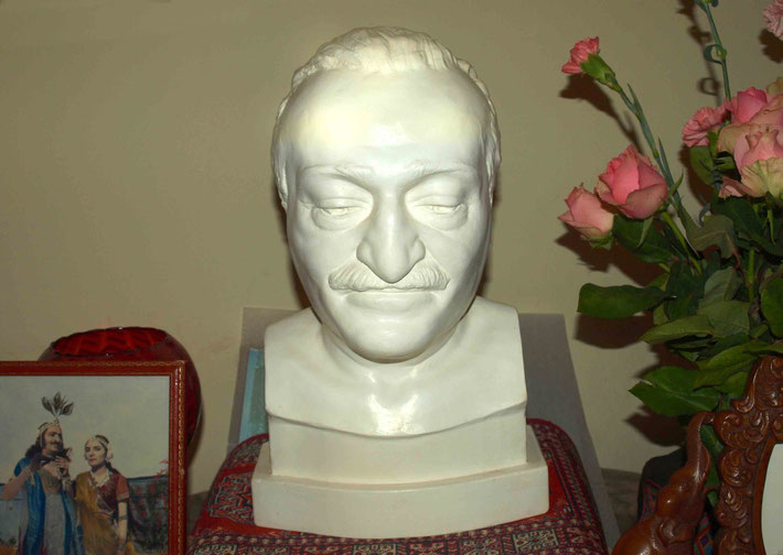 Baba's bust in Melbourne, Australia. Photo taken by Anthony Zois