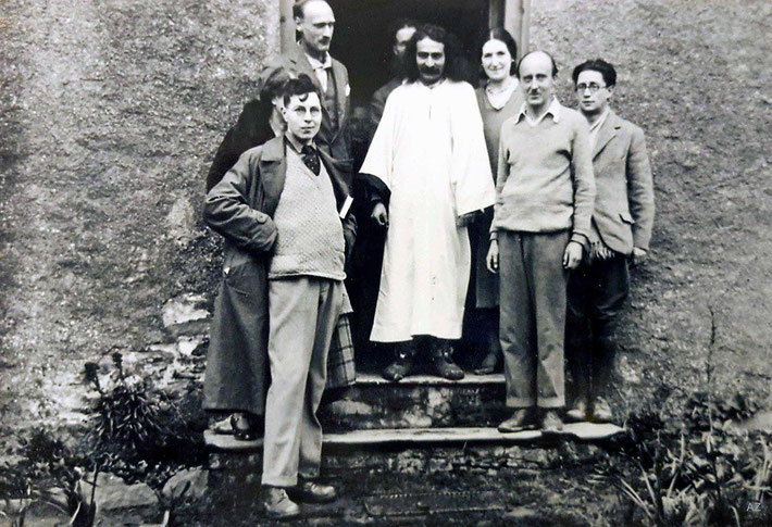 ( L - R ) 1931 - East Challacombe, Devon, England. Kenneth is left of Meher Baba. Meredith Star is on the front-right. Courtesy of Anne Ross. Image edited by Anthony Zois