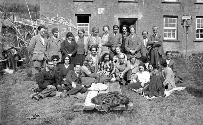 MSI Collection : 1931 East Challacombe, England - Delia is seated on the right