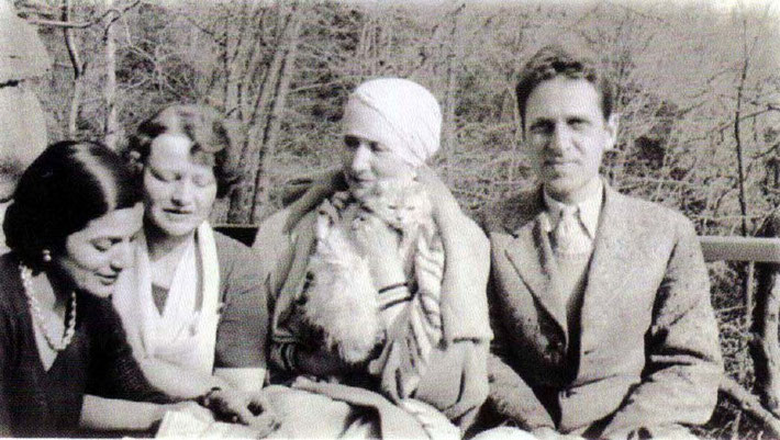 1931 Harmon : ( L-R ) Anita de Caro, Elizabeth Patterson, Princess Norina Matchabelli and Malcolm Schloss. Courtesy of Beloved Archives