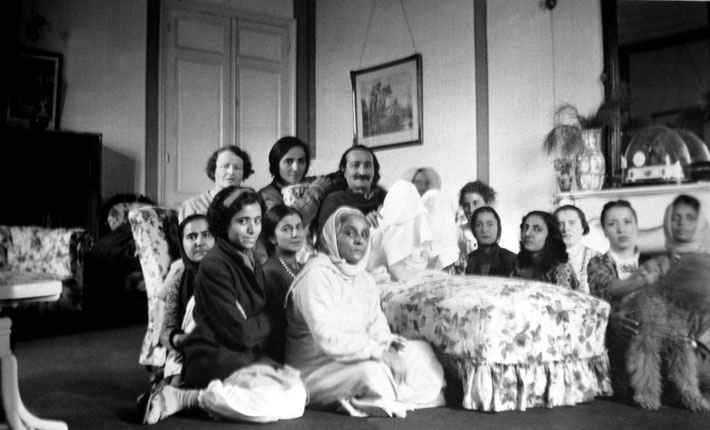 1937 : Villa Caldana, Cannes, France. Mehera is behind Meher Baba. Courtesy of MN Publ.