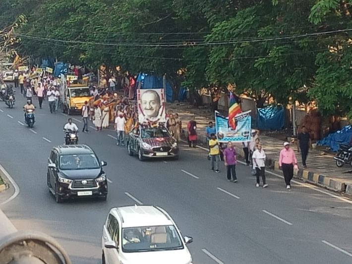 Meher Baba parade. Courtesy of Rajesh Dhatrik