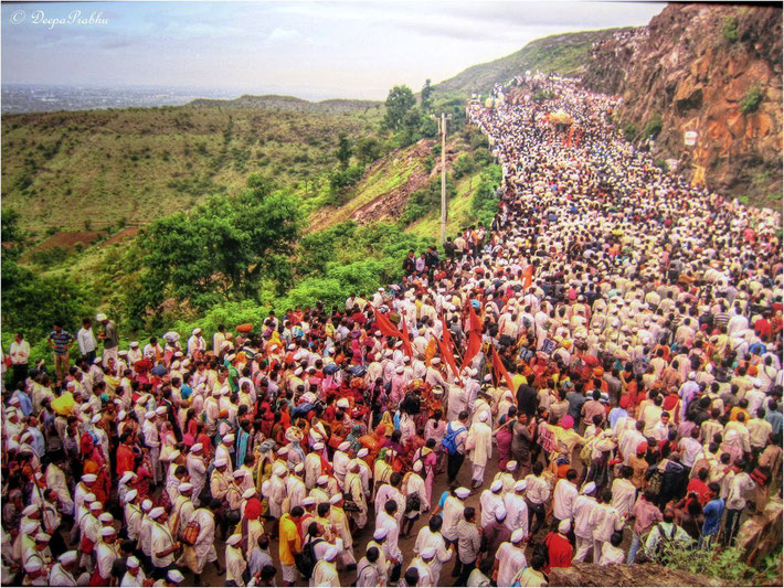 Pilgrims follow devotional routes