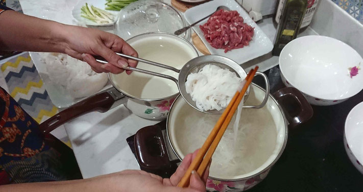 Pho selbst gemacht-reisnudeln-kochen