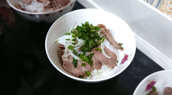 vietnameische-nudelsuppe-selbst-gekocht-nicht-zerkochen-frisch-aromatisch