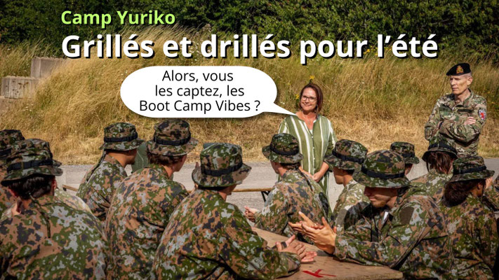 Photomontage satirique montrant la ministre Yuriko Backes en robe d'été verte parlant à des ados en treillis militaire, avec une bulle de dialogue ironique et le général Steve Thull à l'écart.