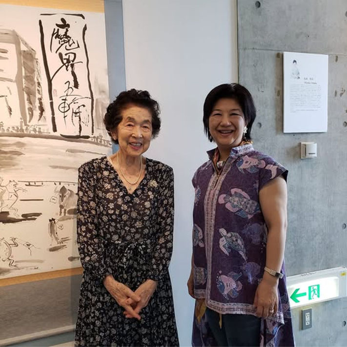 （左）渋沢栄一翁のお孫様であられる故・鮫島純子さん ／（右）渋沢栄一翁と尾高惇忠翁の玄孫様・尾高浩羽先生
