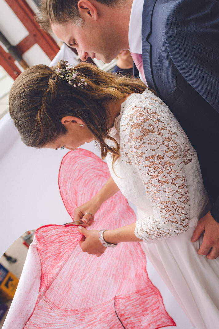HochzeitHochzeitsfotografie, Der Beste Fotograf, Hochzeit, Braut, Bräutigam, Portraitaufnahme, Portrait, Gross-Gerau, Hessen, Russelsheim, Ruesselsheim, Darmstadt, Mainz, Wiesbaden, Frankfurt, Nauheim, Bischofsheim, Bauschheim, Rathaus, Tradition