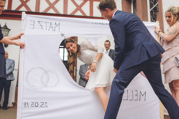 HochzeitHochzeitsfotografie, Der Beste Fotograf, Hochzeit, Braut, Bräutigam, Portraitaufnahme, Portrait, Gross-Gerau, Hessen, Russelsheim, Ruesselsheim, Darmstadt, Mainz, Wiesbaden, Frankfurt, Nauheim, Bischofsheim, Bauschheim, Rathaus, Tradition