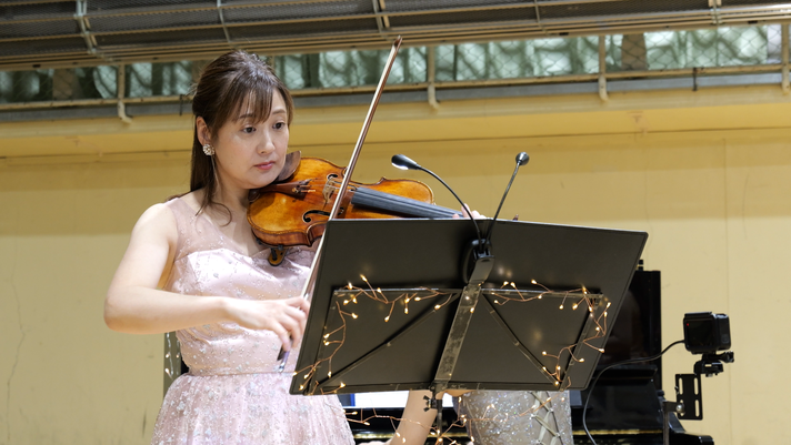 バイオリニストの長谷川加奈(はせがわ かな)さん
