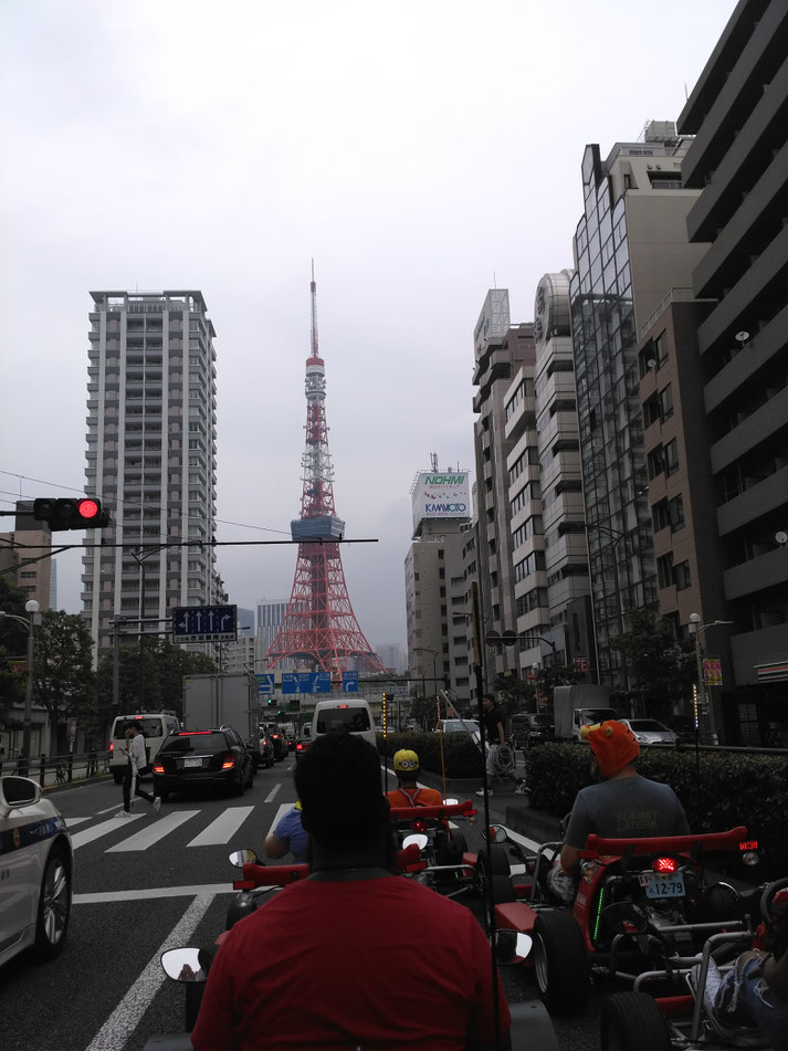 You will drive in a big city with many cars! all rights reserved by onegai kaeru