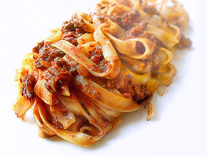 Ragù classico Bolognese con tagliatelle fresche